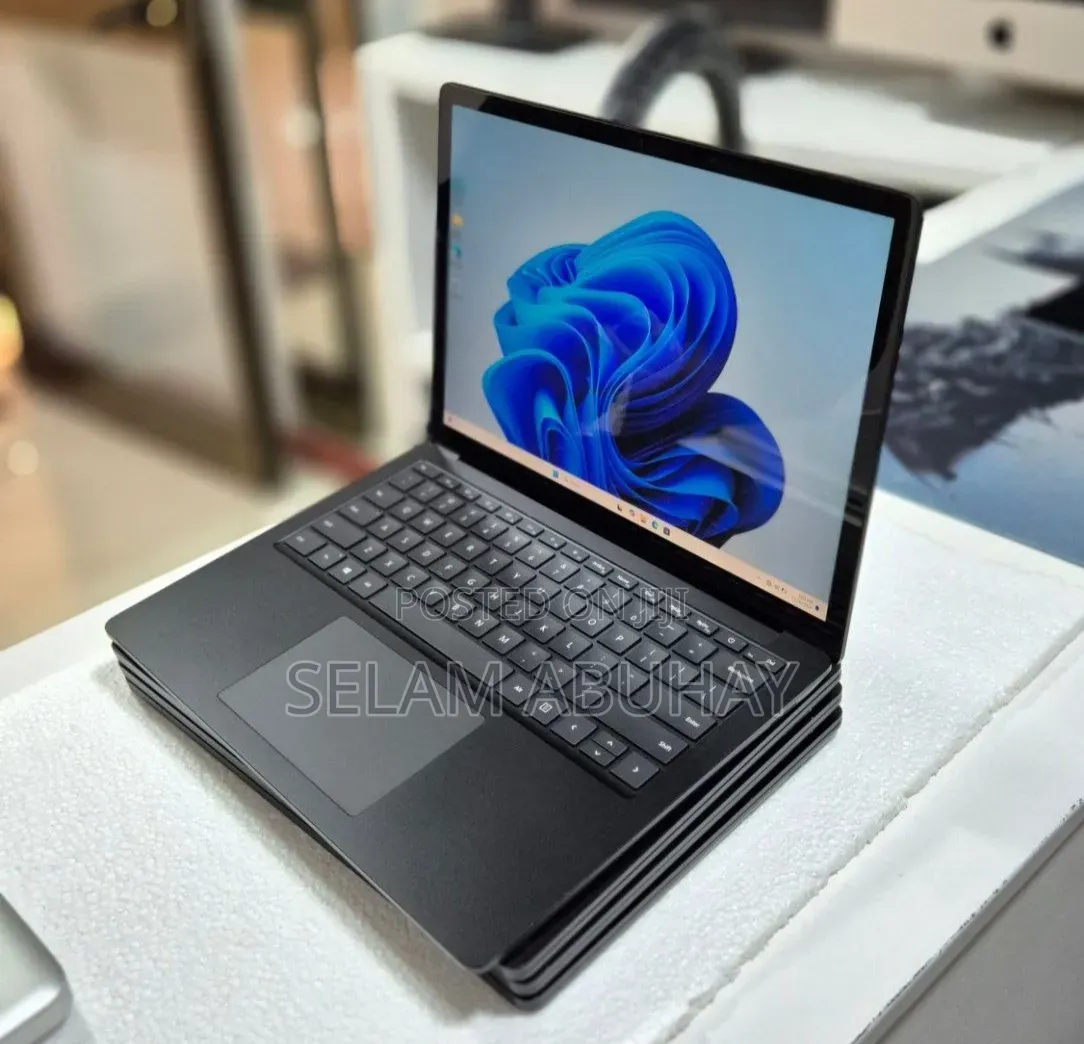 New Laptop Microsoft Surface 16GB Intel Core i5 SSD 256GB