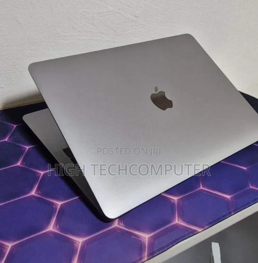 New Laptop Apple MacBook Pro 2017 8GB Intel Core i7 SSD 256GB