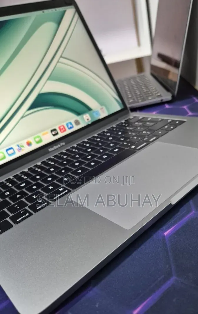 New Laptop Apple MacBook Pro 2017 8GB Intel Core i5 SSD 256GB