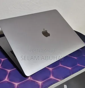 New Laptop Apple MacBook Pro 2017 8GB Intel Core i5 SSD 256GB