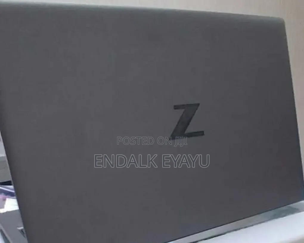 New Laptop HP ZBook Firefly G8 16GB Intel Core i7 SSD 512GB