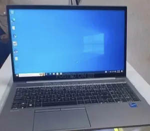New Laptop HP ZBook Firefly G8 16GB Intel Core i7 SSD 512GB