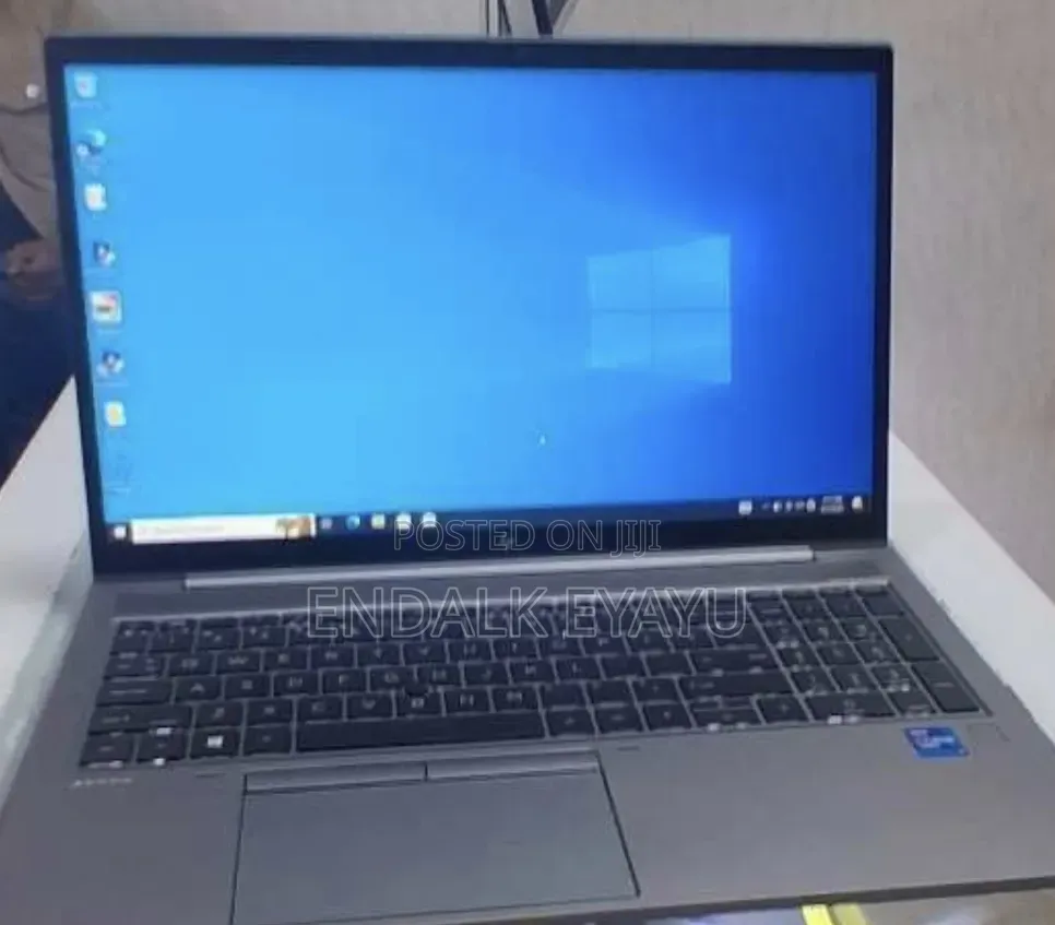 New Laptop HP ZBook Firefly G8 16GB Intel Core i7 SSD 512GB