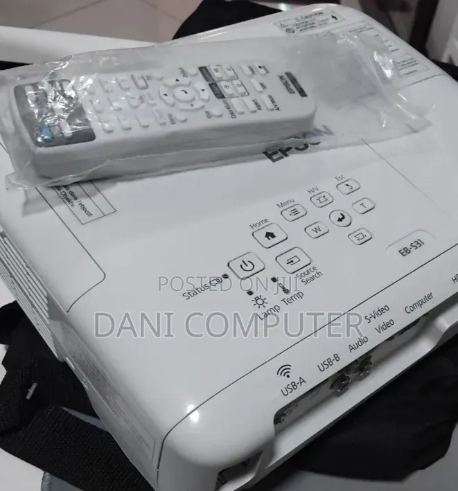 EPSON Projector
Model Name: EB-S31
Hardware Interface: VGA, USB