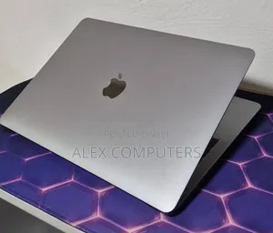 New Laptop Apple MacBook Pro 2017 8GB Intel Core i5 SSD 256GB