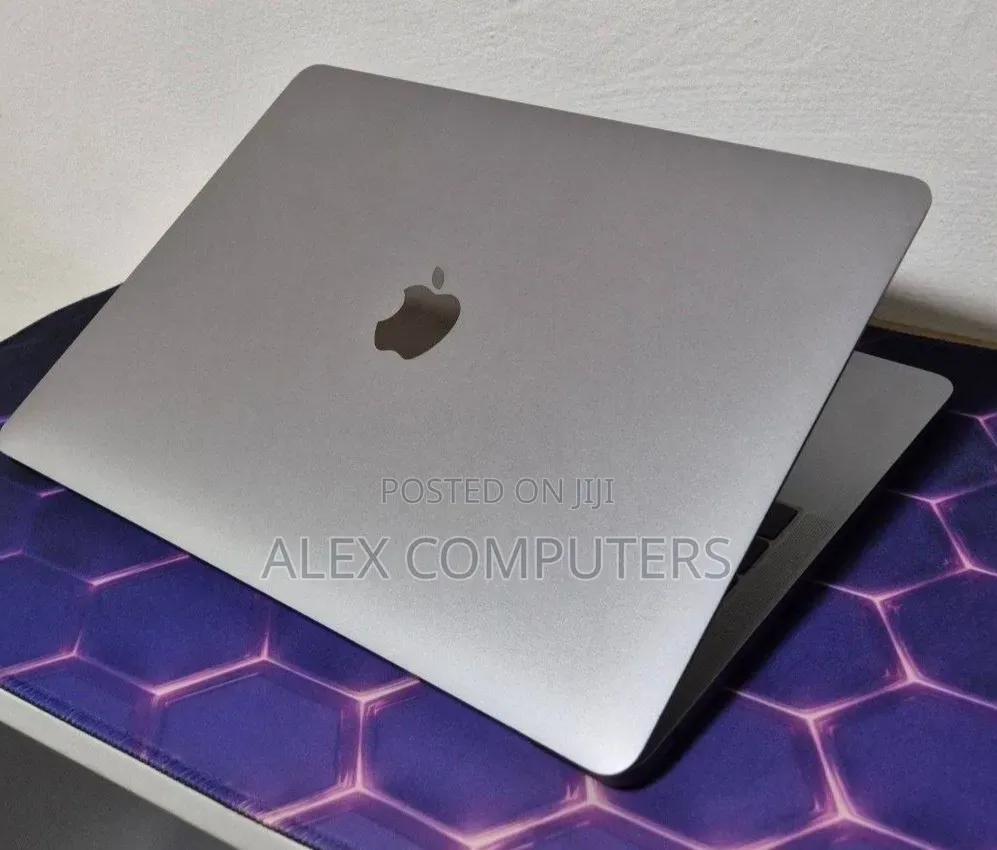 New Laptop Apple MacBook Pro 2017 8GB Intel Core i5 SSD 256GB