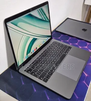 New Laptop Apple MacBook Pro 2017 8GB Intel Core i5 SSD 256GB