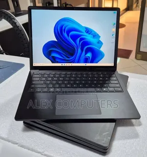 New Laptop Microsoft Surface 8GB Intel Core i5 SSD 256GB