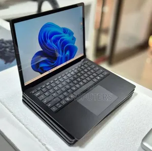 New Laptop Microsoft Surface 8GB Intel Core i5 SSD 256GB