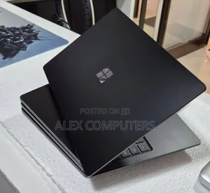 New Laptop Microsoft Surface 8GB Intel Core i5 SSD 256GB
