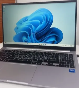 New Laptop Samsung Galaxy Book4 8GB Intel Core i5 SSD 512GB