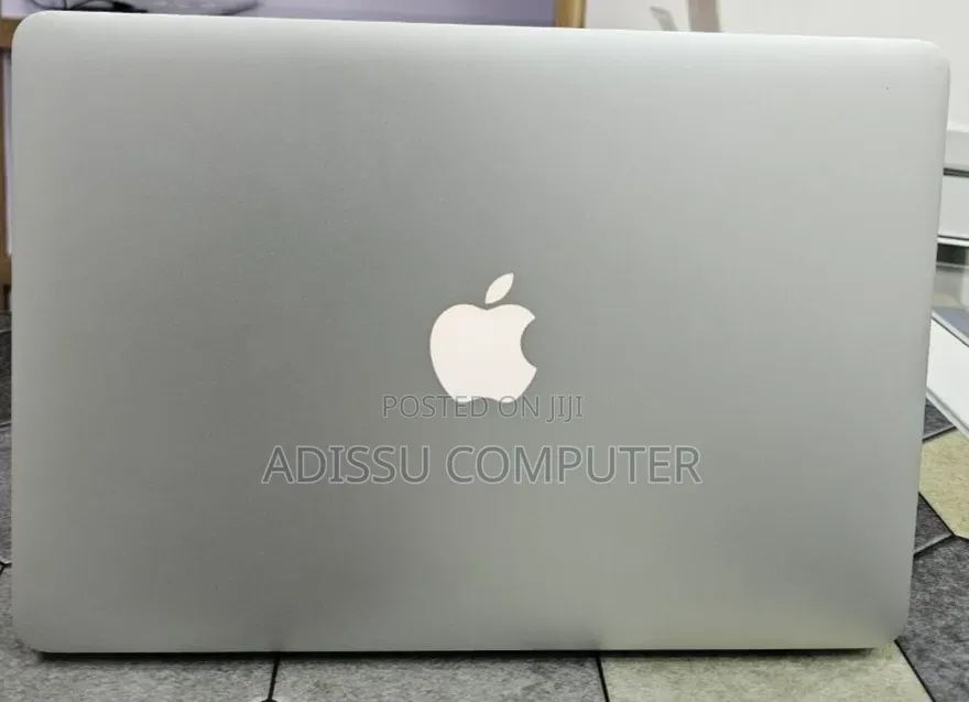 New Laptop Apple MacBook Pro 2017 8GB Intel Core i5 SSD 256GB