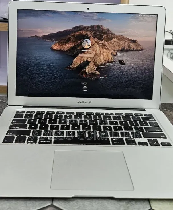 New Laptop Apple MacBook Pro 2017 8GB Intel Core i5 SSD 256GB