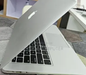 New Laptop Apple MacBook Pro 2017 8GB Intel Core i5 SSD 256GB