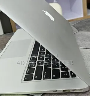New Laptop Apple MacBook Pro 2017 8GB Intel Core i5 SSD 256GB
