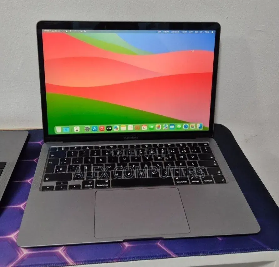 New Laptop Apple MacBook 8GB Intel Core i5 SSD 512GB