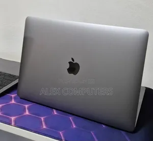 New Laptop Apple MacBook 8GB Intel Core i5 SSD 512GB
