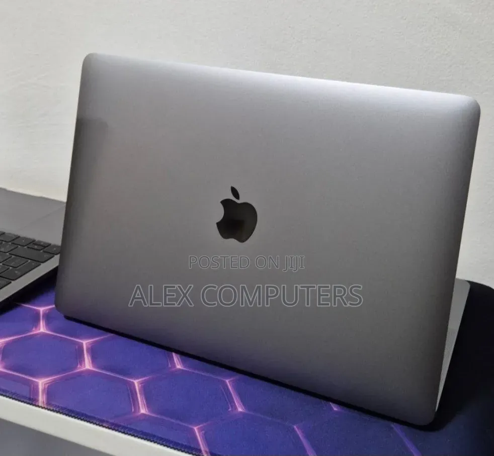 New Laptop Apple MacBook 8GB Intel Core i5 SSD 512GB