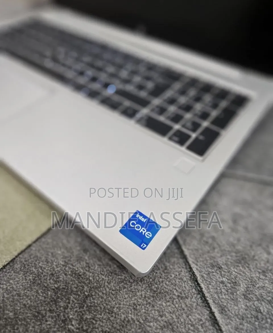 New Laptop HP ZBook Firefly G8 16GB Intel Core i7 SSD 512GB