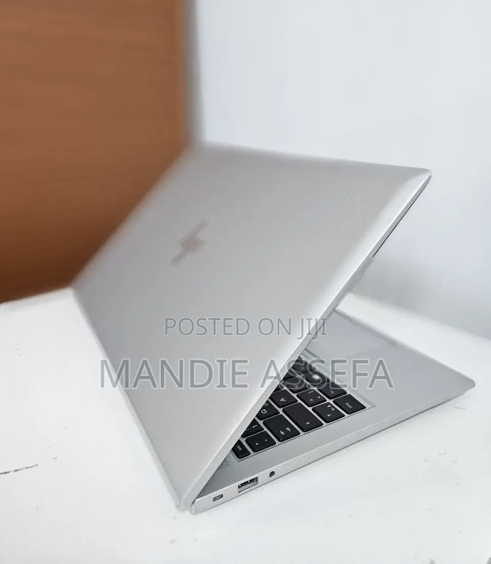 New Laptop HP ZBook Firefly G8 16GB Intel Core i7 SSD 512GB