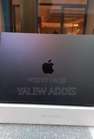 New Laptop Apple MacBook Pro 2025 M5 16GB Apple M5 SSD 512GB