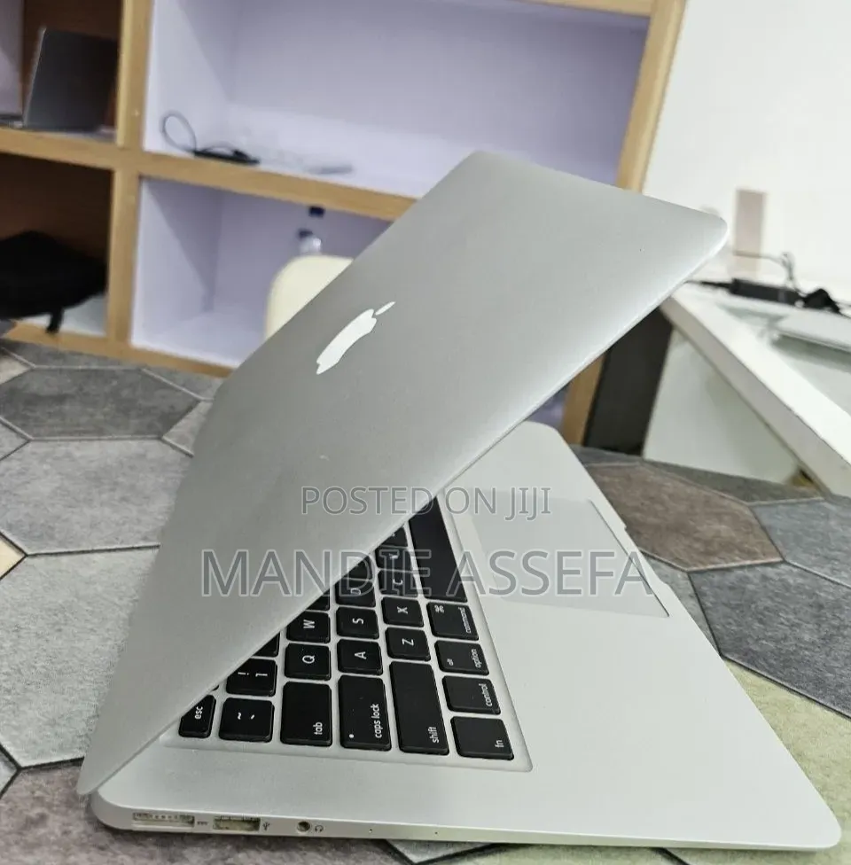 New Laptop Apple MacBook Air 2017 8GB Intel Core i5 SSD 256GB