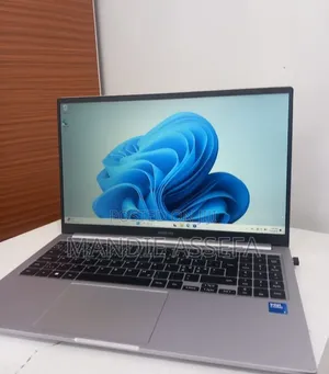 New Laptop Samsung Galaxy Book4 8GB Intel Core 5 SSD 512GB