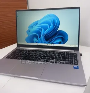 New Laptop Samsung Galaxy Book4 8GB Intel Core 5 SSD 512GB