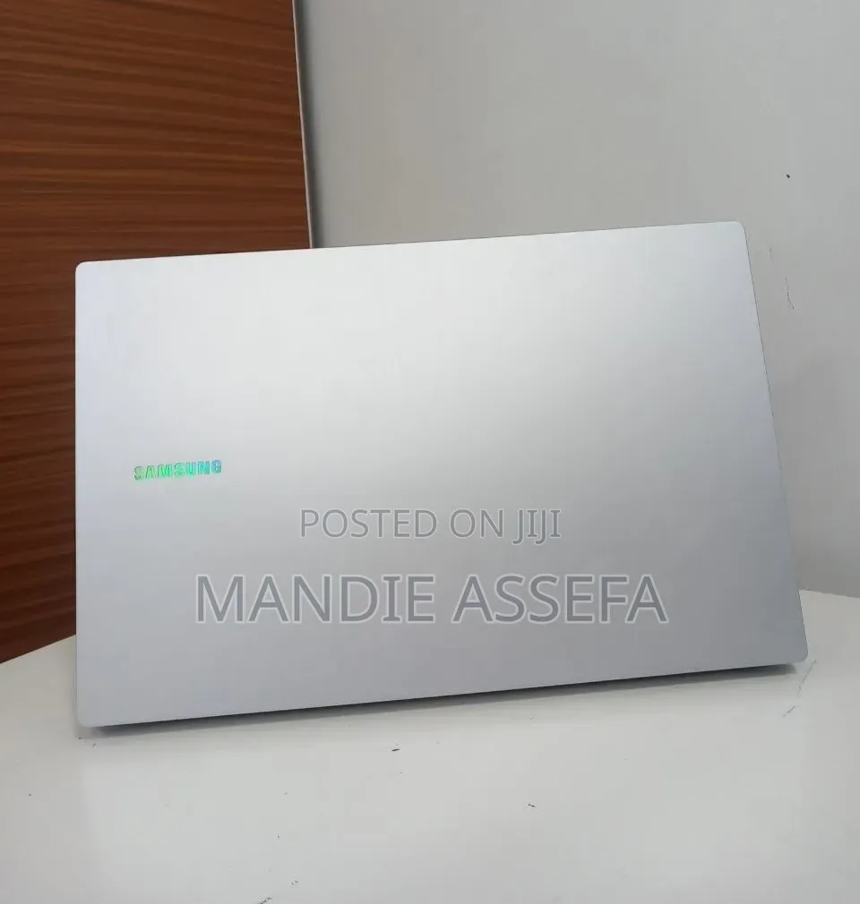 New Laptop Samsung Galaxy Book4 8GB Intel Core 5 SSD 512GB