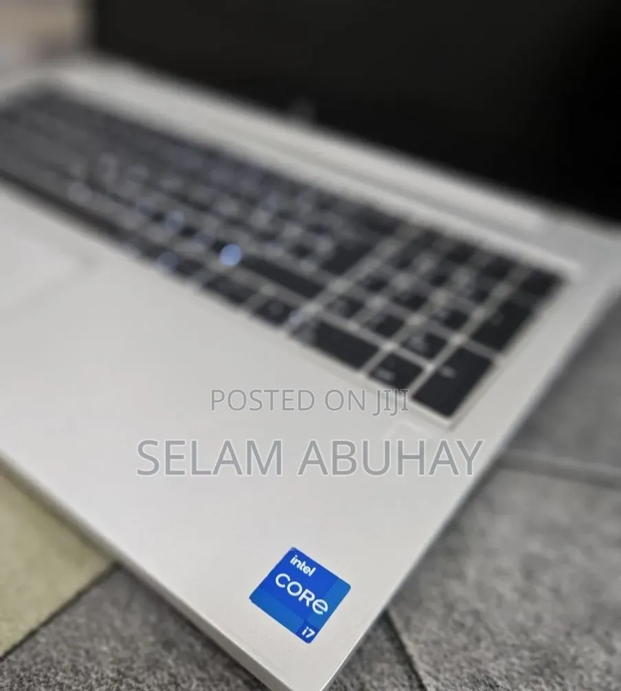 New Laptop HP ZBook Firefly G8 16GB Intel Core i7 SSD 512GB