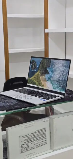 New Laptop Samsung Galaxy Book4 16GB Intel Core i7 SSD 512GB