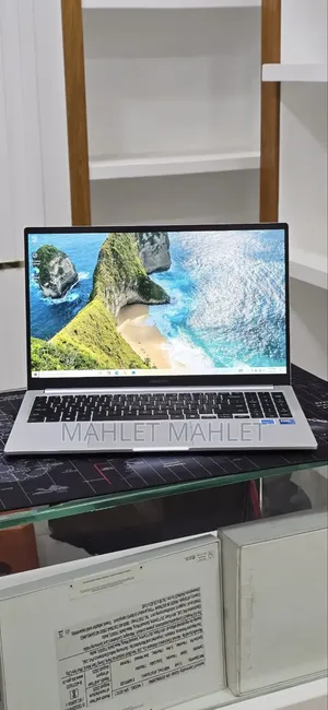 New Laptop Samsung Galaxy Book4 16GB Intel Core i7 SSD 512GB