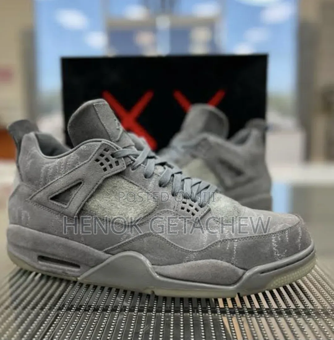 Air Jordan 4 Retro X KAWS,