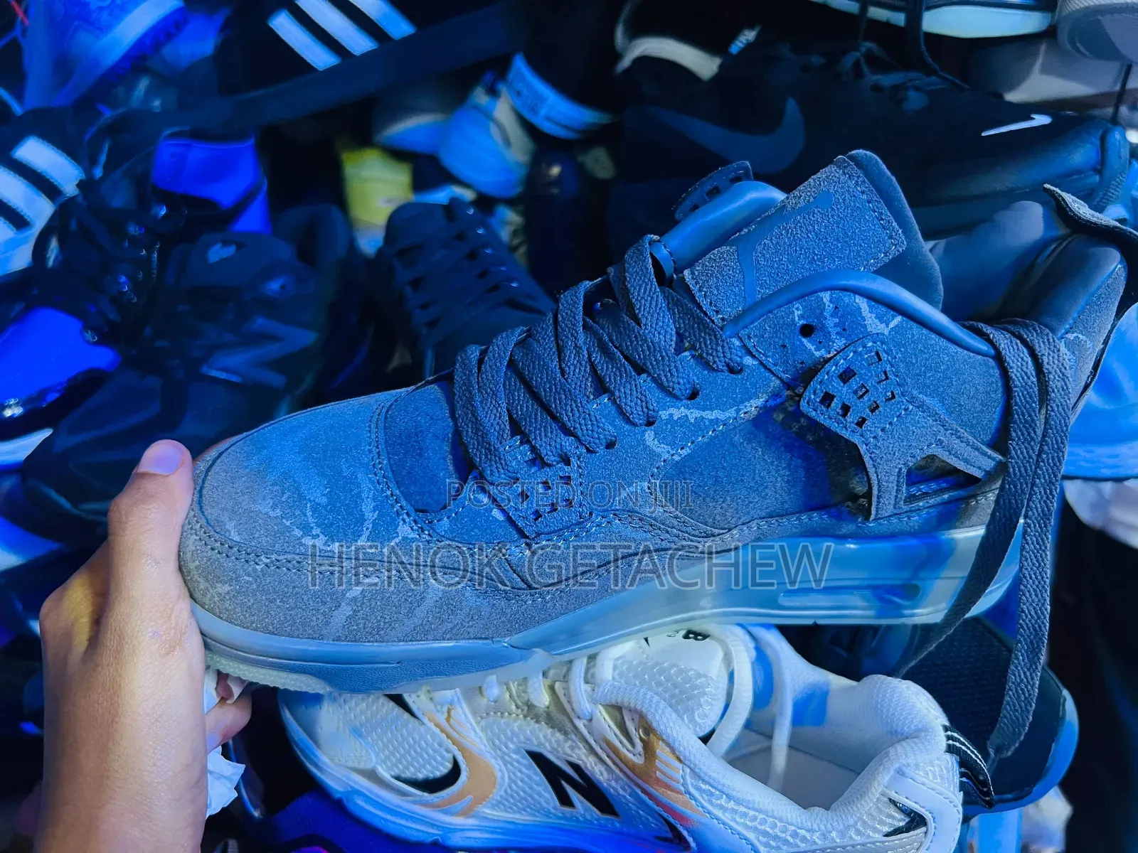 Air Jordan 4 Retro X KAWS,