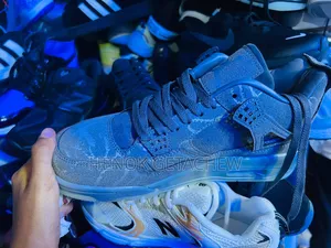 Air Jordan 4 Retro X KAWS,