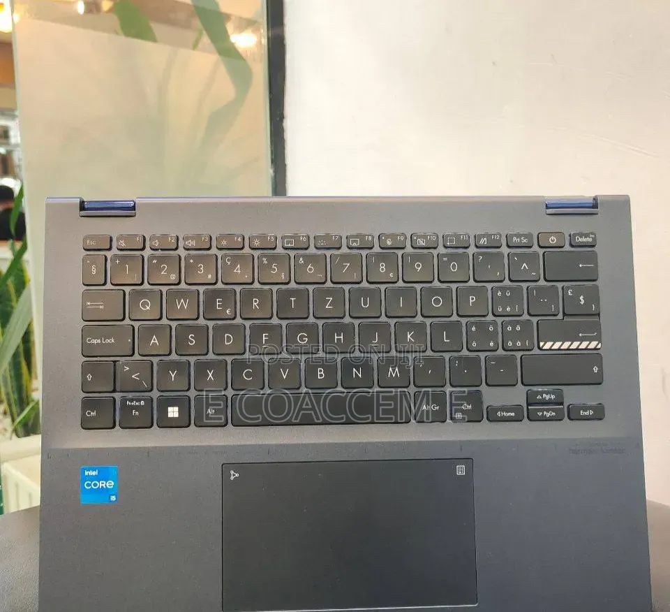 New Laptop Asus Vivobook E200HA 16GB Intel Core i5 SSD 512GB