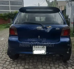 Toyota Vitz 2000 Blue