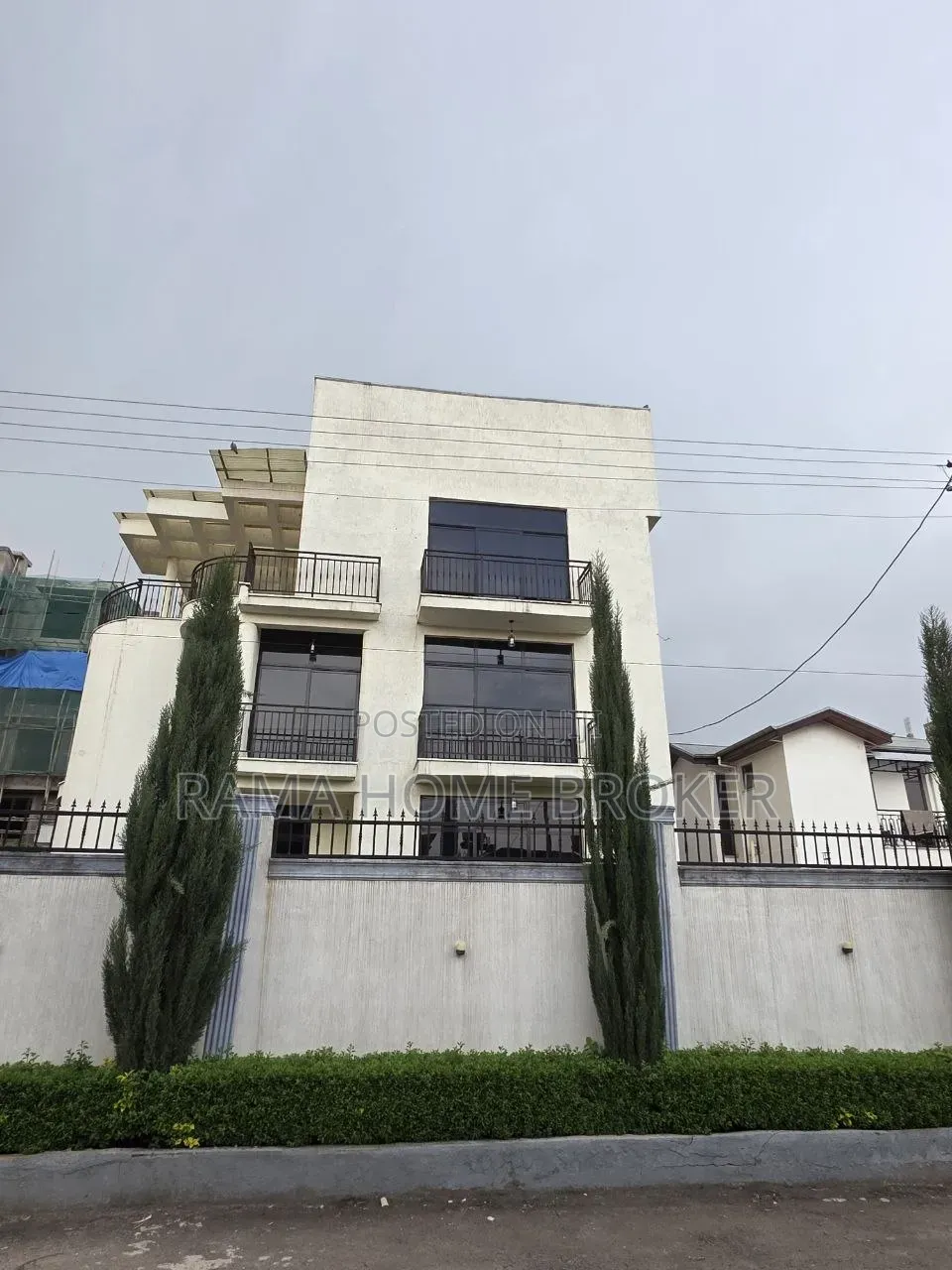 Furnished 8bdrm Townhouse/Terrace in አያት ኮምፓወንድ ውስጥ, Yeka for sale