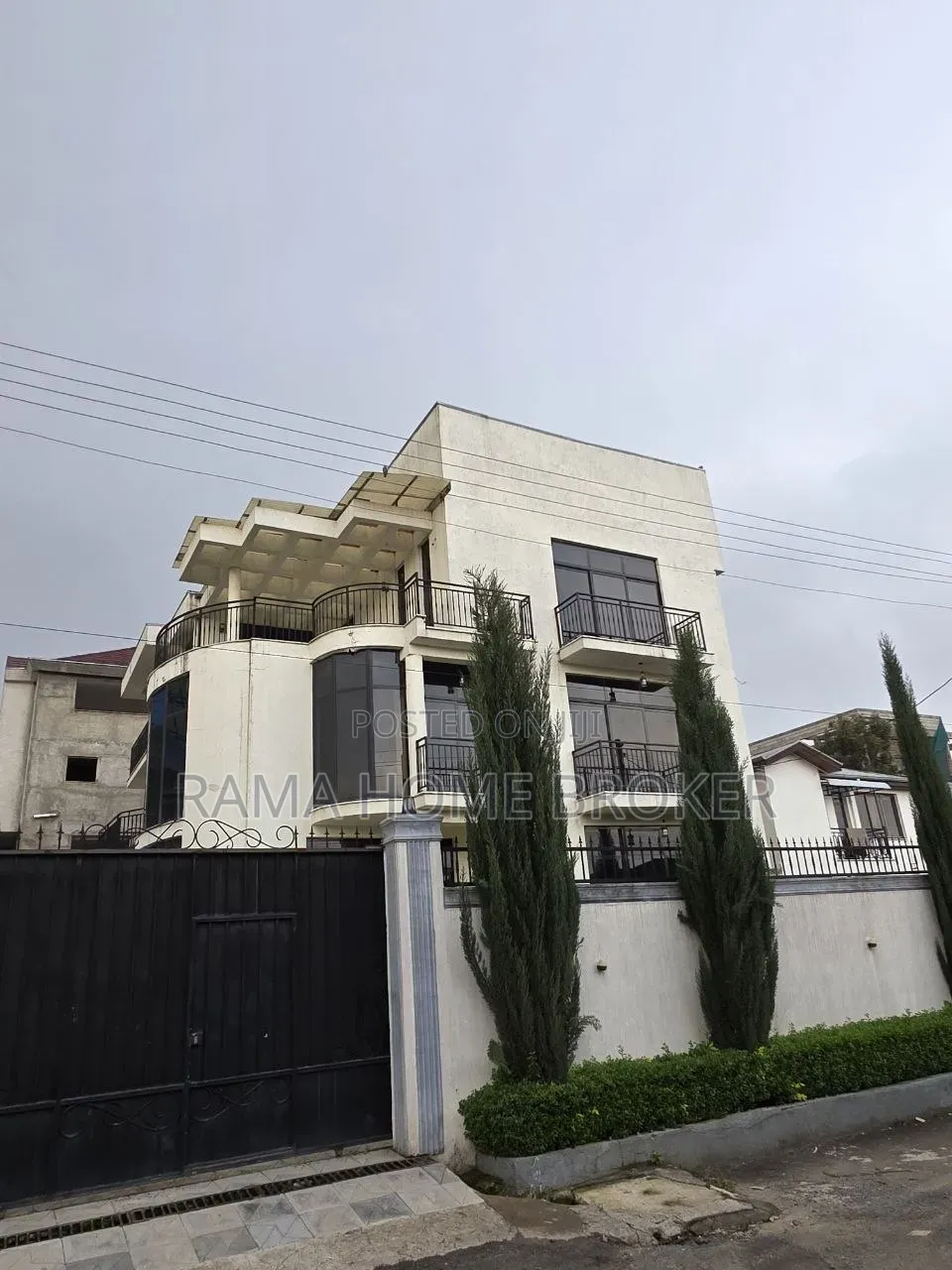 Furnished 8bdrm Townhouse/Terrace in አያት ኮምፓወንድ ውስጥ, Yeka for sale