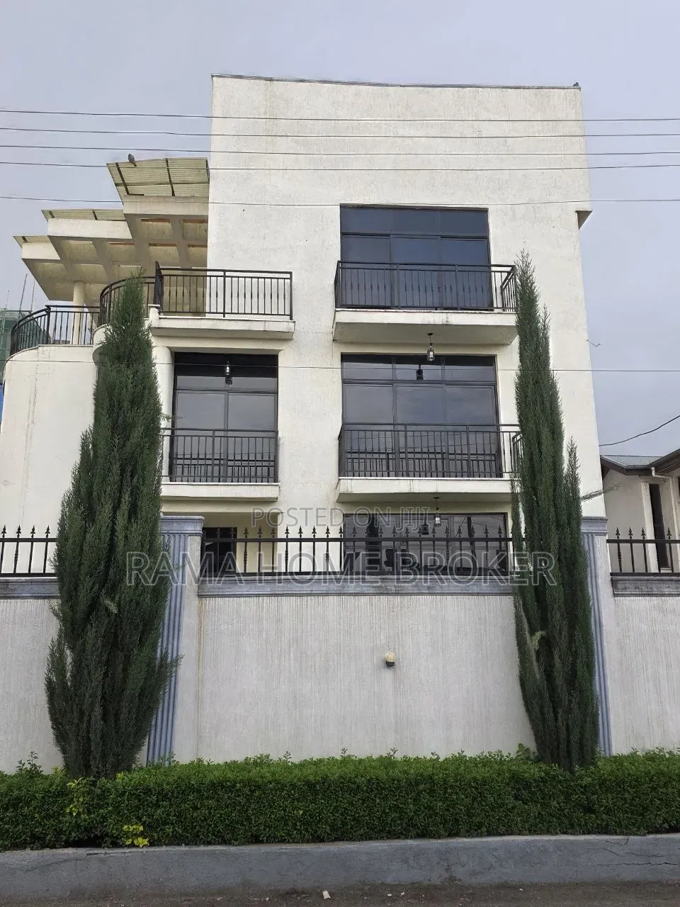 Furnished 8bdrm Townhouse/Terrace in አያት ኮምፓወንድ ውስጥ, Yeka for sale