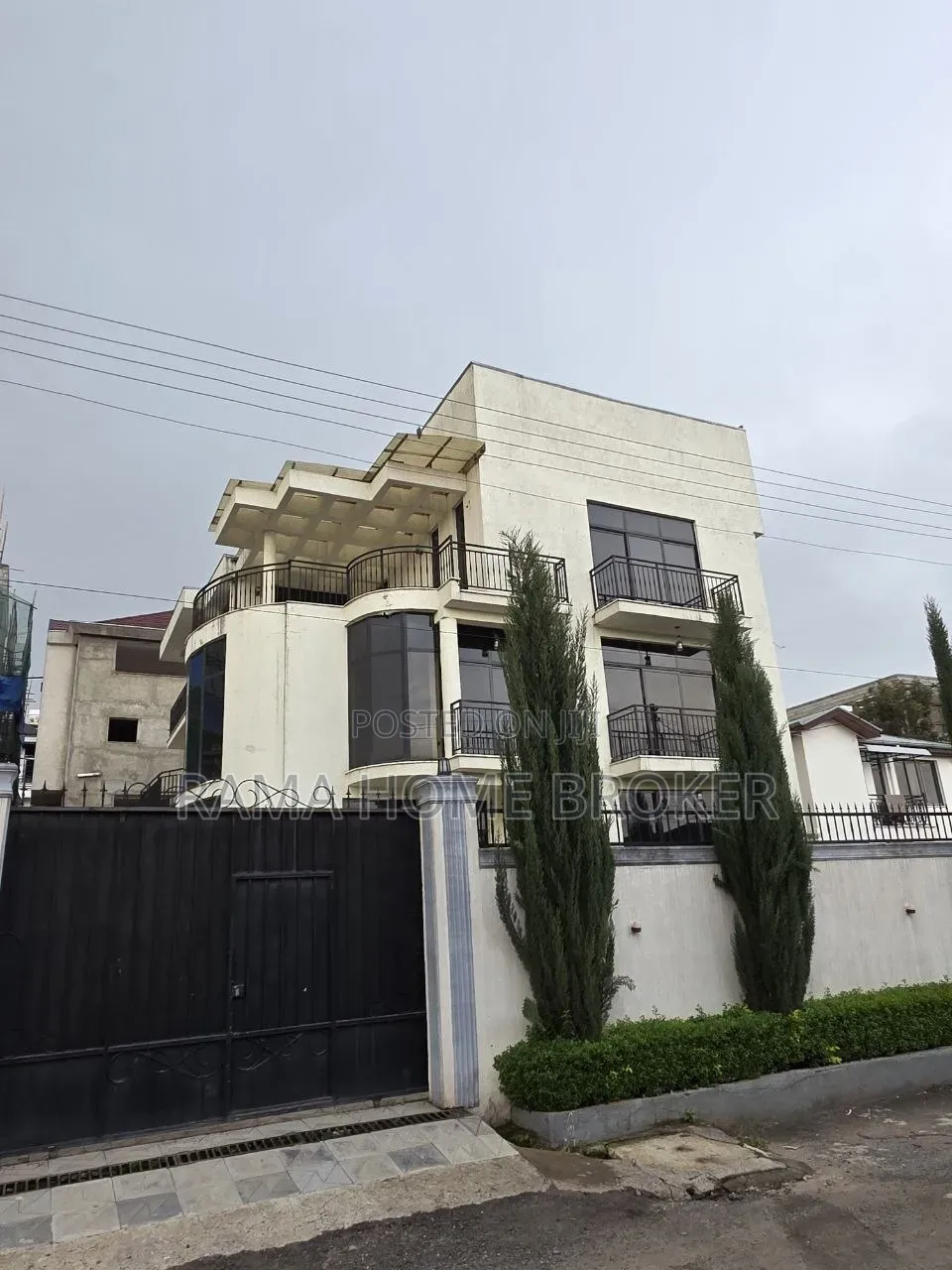 Furnished 8bdrm Townhouse/Terrace in አያት ኮምፓወንድ ውስጥ, Yeka for sale