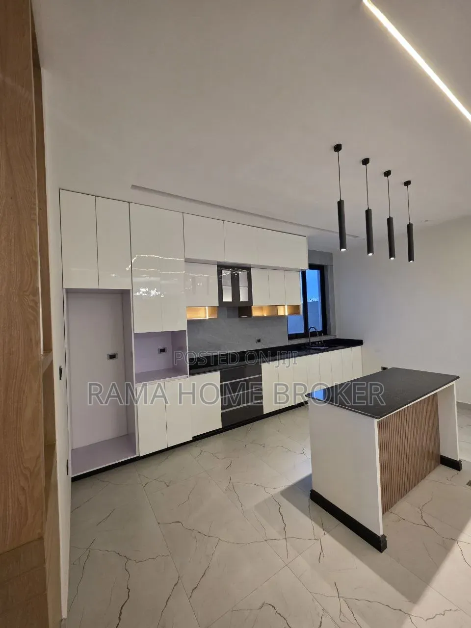 Furnished 6bdrm Townhouse/Terrace in ጂ+2 ዘመናዊ ቤት በአያት, Yeka for sale