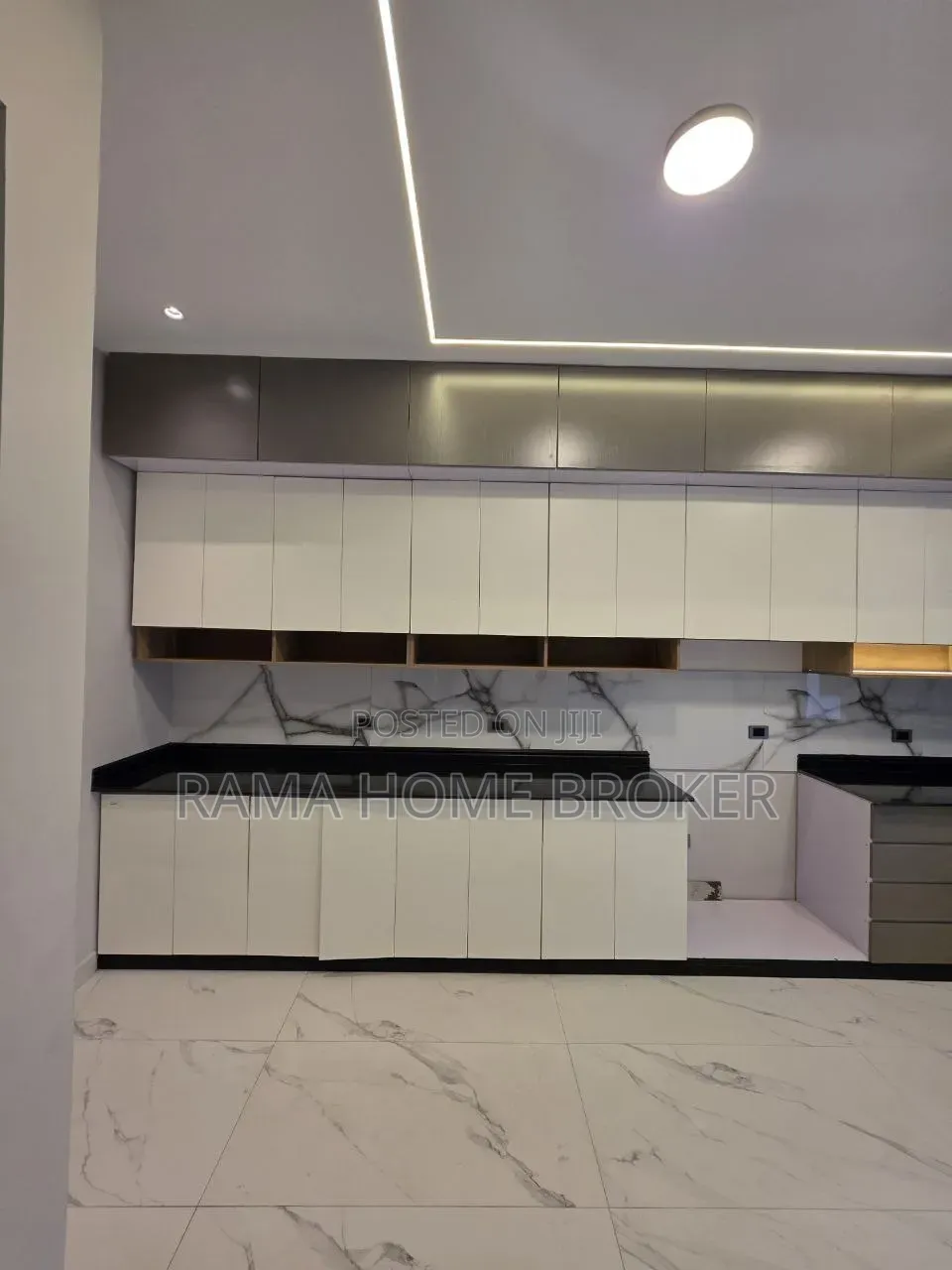 Furnished 6bdrm Townhouse/Terrace in ጂ+2 ዘመናዊ ቤት በአያት, Yeka for sale