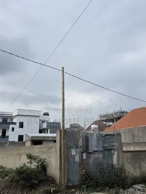 ለ 2 የሚከፈል 500 ካሬ ባዶ ቦታ ስም ማዞሪያ ያለው በመሀል አያት