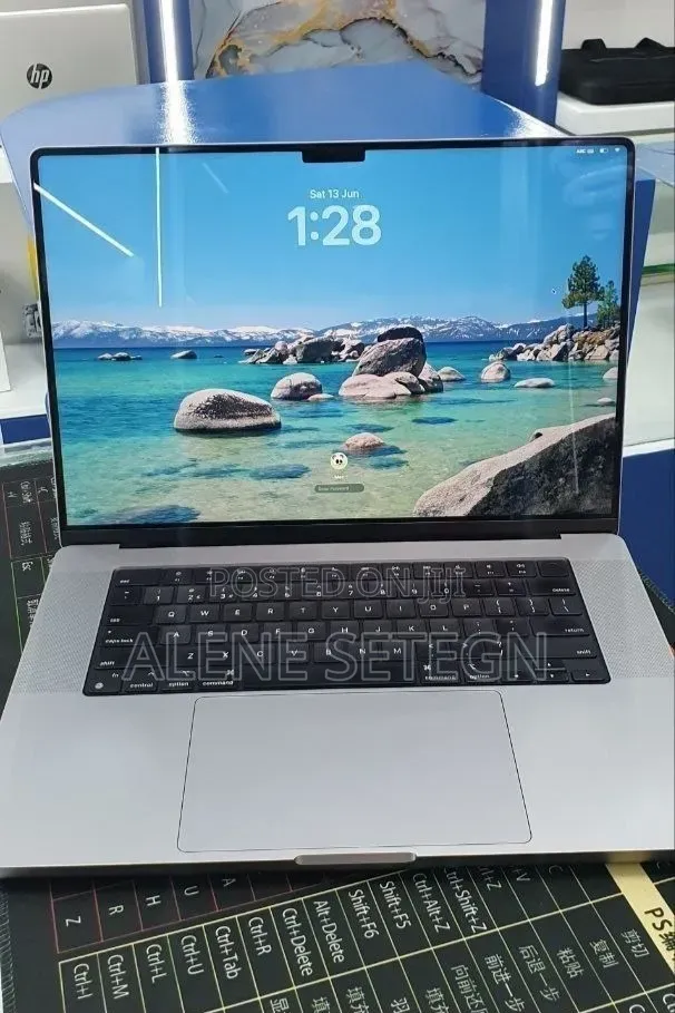 New Laptop Apple MacBook Pro 32GB Apple M1 SSD 1T