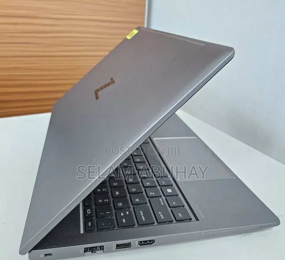 New Laptop HP ZBook Firefly G9 16GB Intel Core i7 SSD 1T