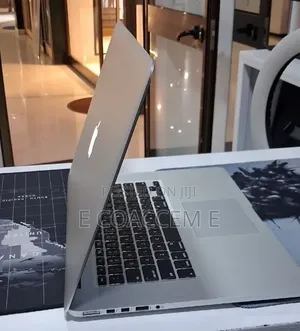 New Laptop Apple MacBook 16GB Intel Core i7 SSD 256GB