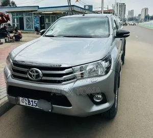 Toyota Hilux 2017 Gold