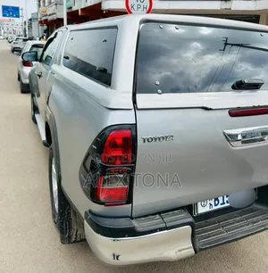 Toyota Hilux 2017 Gold