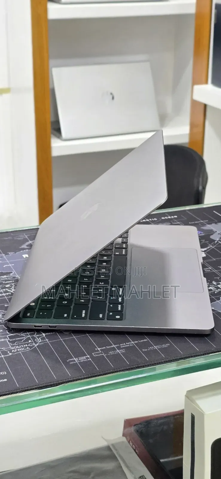 New Laptop Apple MacBook Pro 2022 M2 16GB Apple M2 SSD 512GB